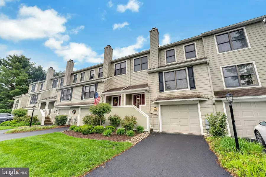 702 RADCLIFFE CT, Newtown Square, PA 19073