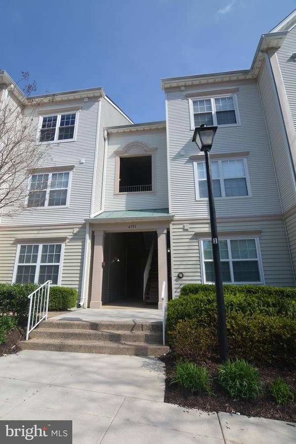 4351 WILSON VALLEY DR #103, Fairfax, VA 22033