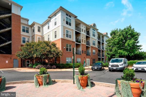 3810 LIGHTFOOT ST #401, Chantilly, VA 20151