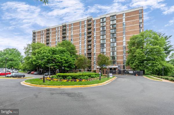 2300 PIMMIT DR #405, Falls Church, VA 22043