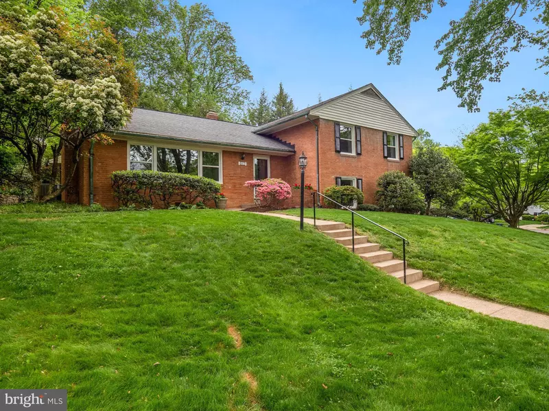 5601 KNOLLWOOD RD, Bethesda, MD 20816