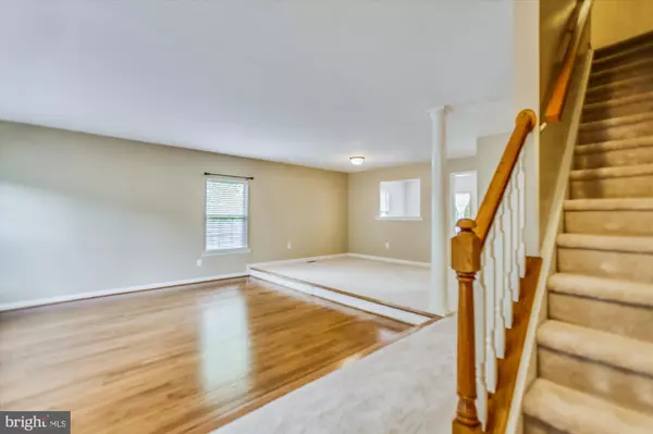 Alexandria, VA 22315,5609 GLENWOOD MEWS DR