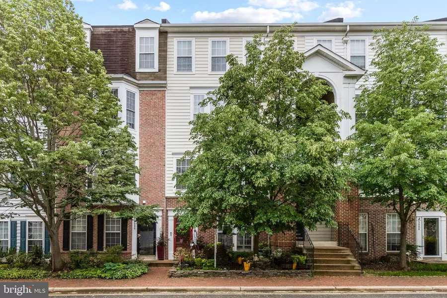 5062 DONOVAN DR, Alexandria, VA 22304