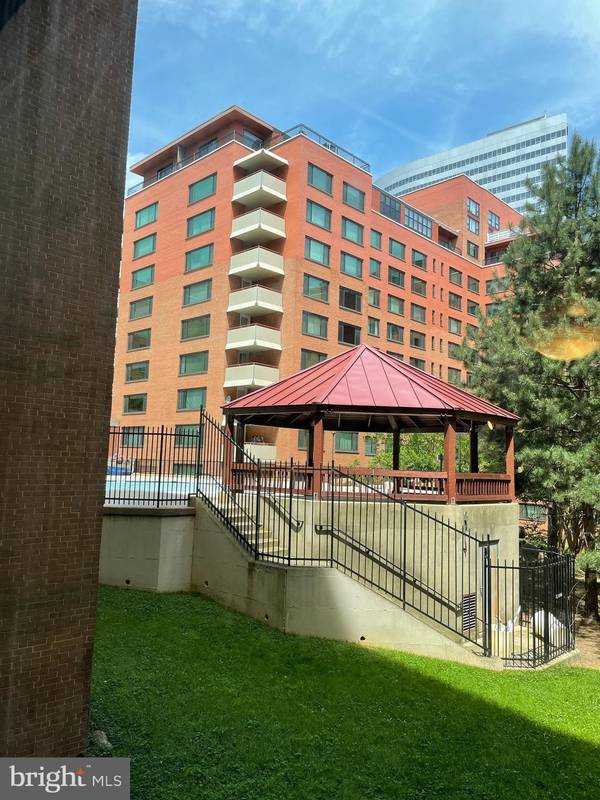 1011 ARLINGTON BLVD #209, Arlington, VA 22209