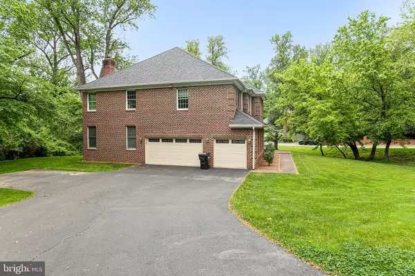 Mclean, VA 22102,906 HELGA PL