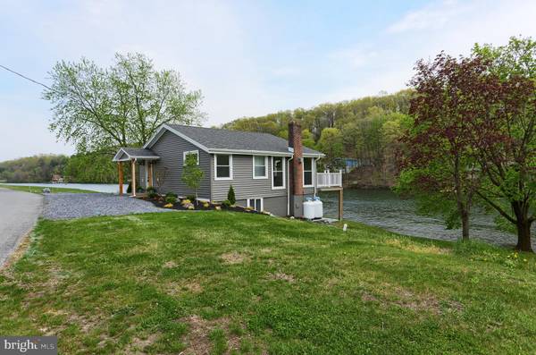 313 N SHORE DR, Lenhartsville, PA 19534