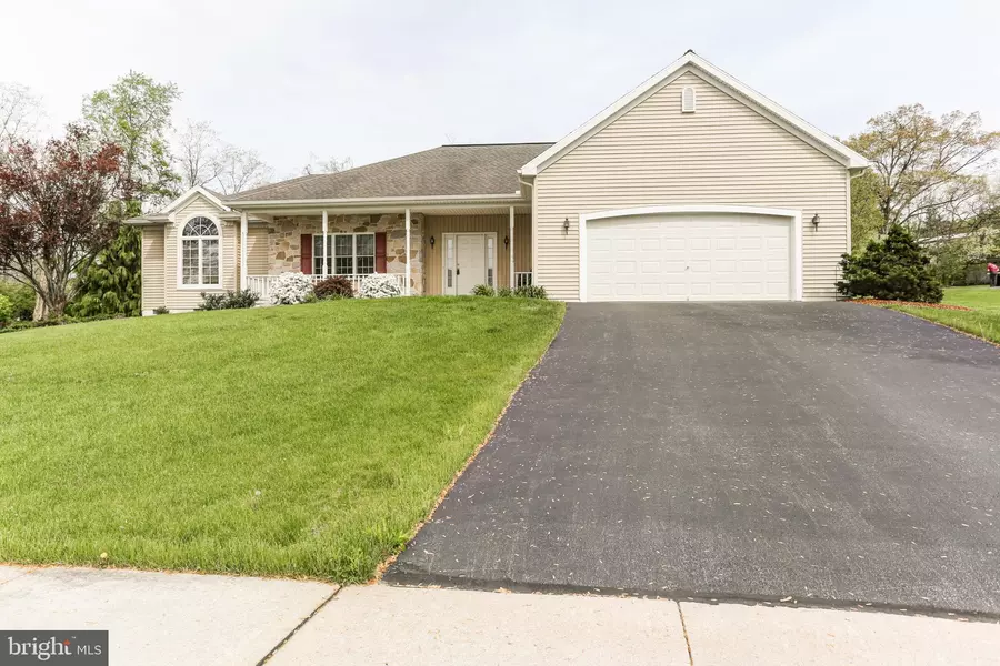 10 FIELDCREST DR, Palmyra, PA 17078