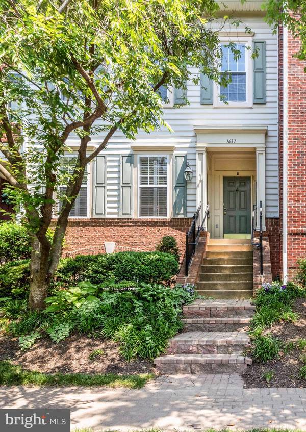 1637 HUNTING CREEK DR #A, Alexandria, VA 22314