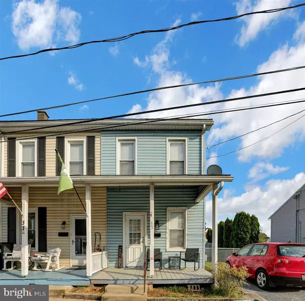 35 S CHARLES ST, Ephrata, PA 17522