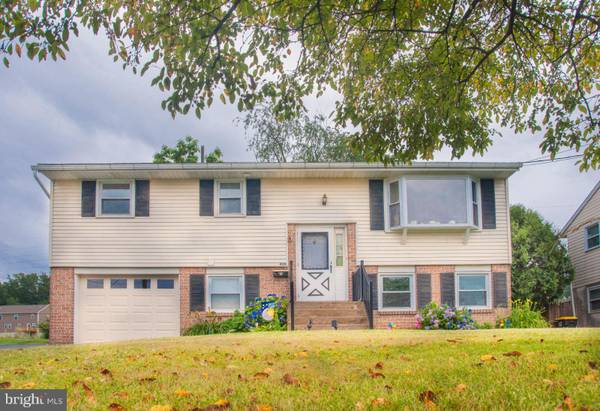 420 W OAK AVE, Robesonia, PA 19551