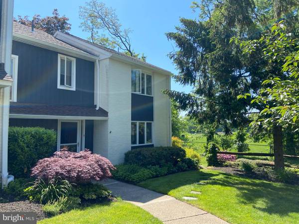 10 W CLOSE, Moorestown, NJ 08057