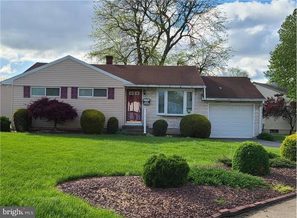 2222 FLEUR LN, Bethlehem, PA 18018