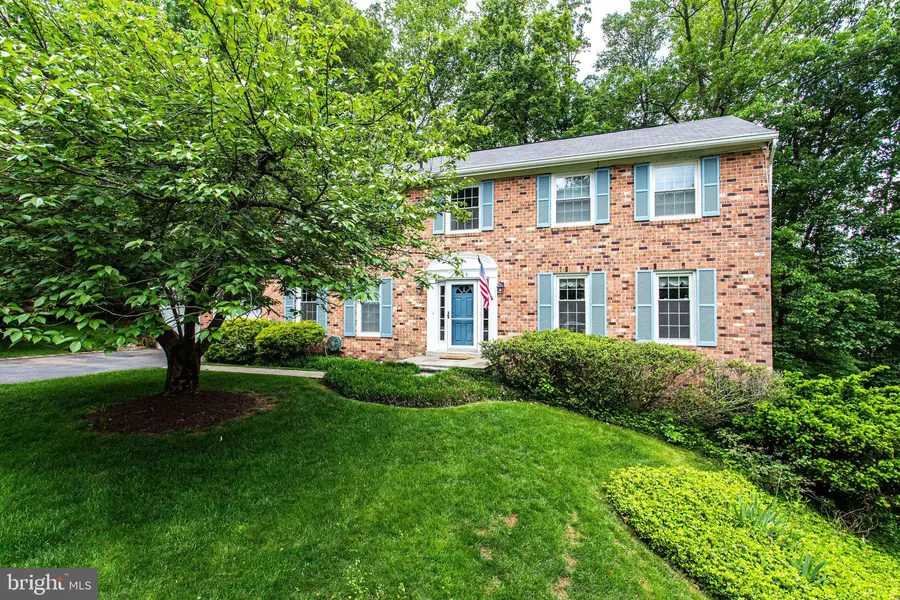 8595 CORAL GABLES LN, Vienna, VA 22182