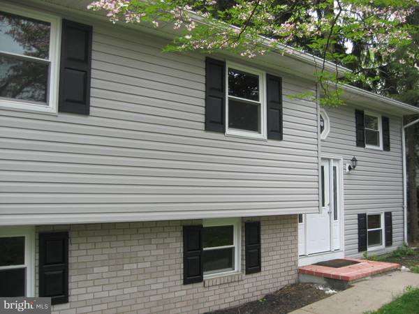 9 DEERFIELD DR, Pottsville, PA 17901