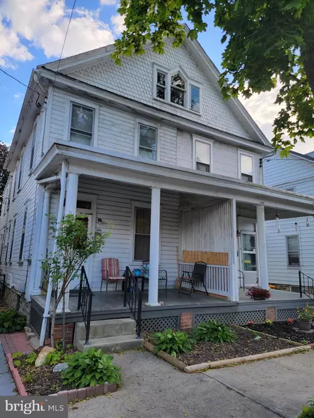 586 E KING ST, Chambersburg, PA 17201