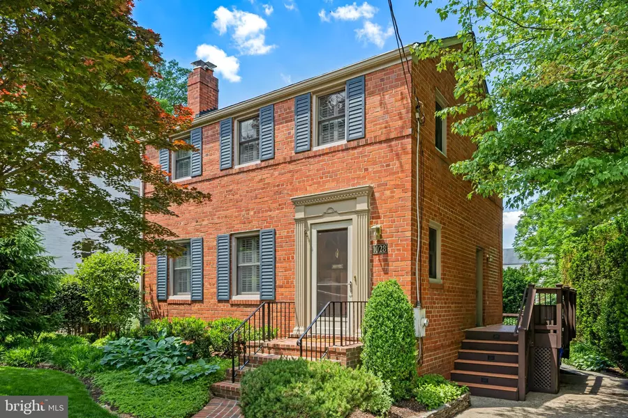 1028 N LIVINGSTON ST, Arlington, VA 22205