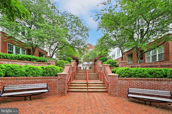 801 S GREENBRIER ST #116, Arlington, VA 22204