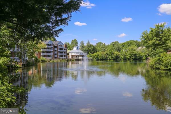 Falls Church, VA 22042,7592-F LAKESIDE VILLAGE DR