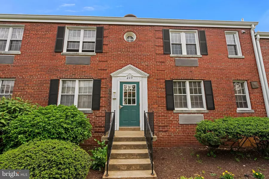 209 E GLEBE RD #C, Alexandria, VA 22305