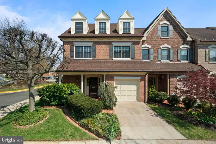 6301 CHAUCER VIEW CIR, Alexandria, VA 22304