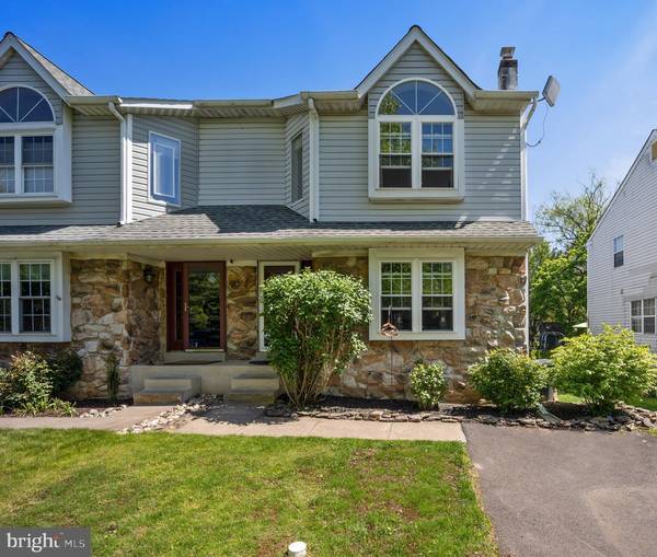 4 PEARL DR, Doylestown, PA 18901