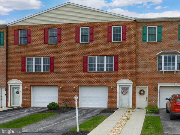 38 HUNTERS RUN CT, Red Lion, PA 17356