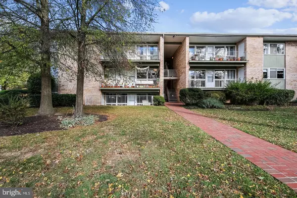 24 MANOR CIR #107, Takoma Park, MD 20912