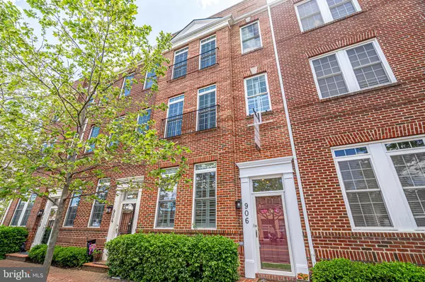 Alexandria, VA 22314,906 SLATERS LN