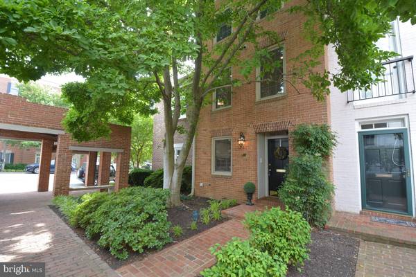 1162 N PITT ST, Alexandria, VA 22314