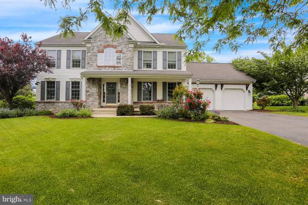 8 FIELD LN, Lititz, PA 17543