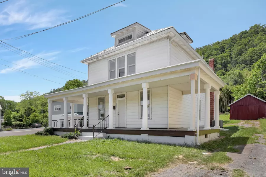 359 N WASHINGTON ST, Berkeley Springs, WV 25411