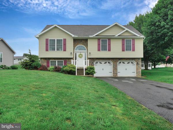 1367 TEEPEE DR, Auburn, PA 17922