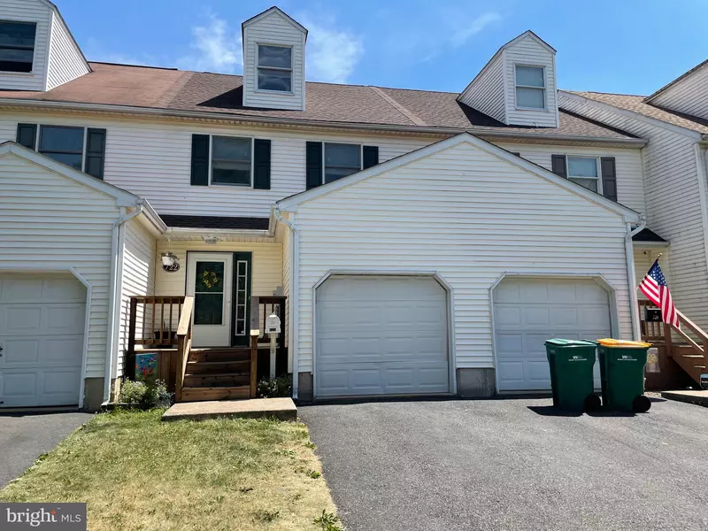 722 CEDAR CT, Red Hill, PA 18076