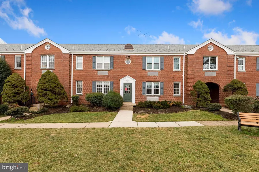 9 AUBURN CT #D, Alexandria, VA 22305