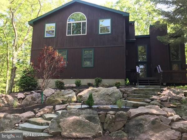 93 SPLIT ROCK RD, Lake Harmony, PA 18624