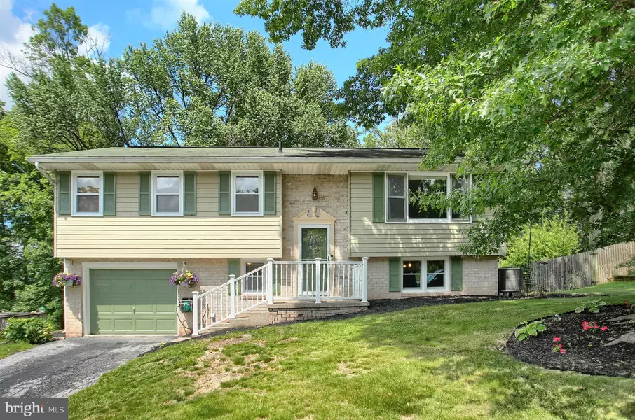 137 PLEASANTVIEW TER, New Cumberland, PA 17070