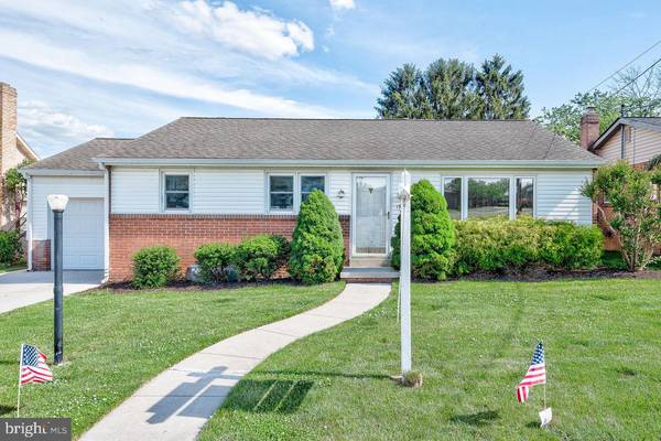 15 GLENDALE ST, Hanover, PA 17331