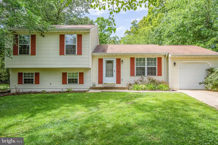 4 MELANIE HOLLOW LN, Fredericksburg, VA 22405