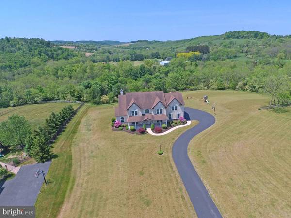 3932 WHITETAIL CT, Schnecksville, PA 18078