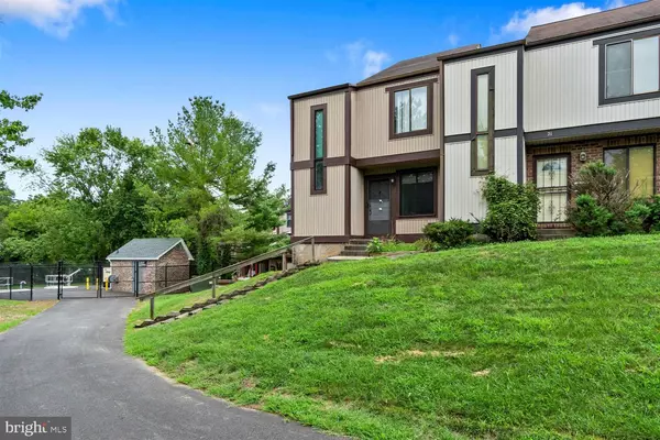 Essex, MD 21221,23 MOORING CT