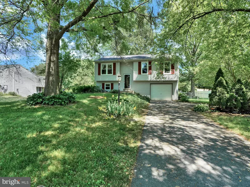 405 HOLLYANN DR, Landisville, PA 17538