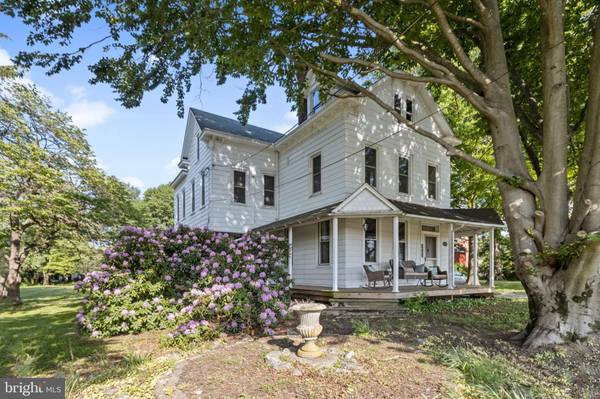 866 MIRROR LAKE RD, Yardley, PA 19067