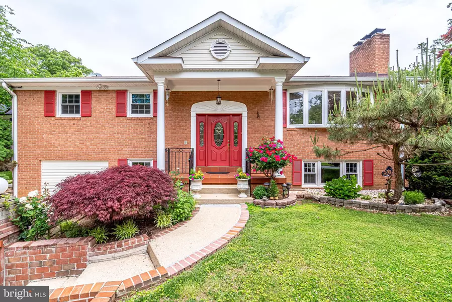 3305 DAUPHINE DR, Falls Church, VA 22042