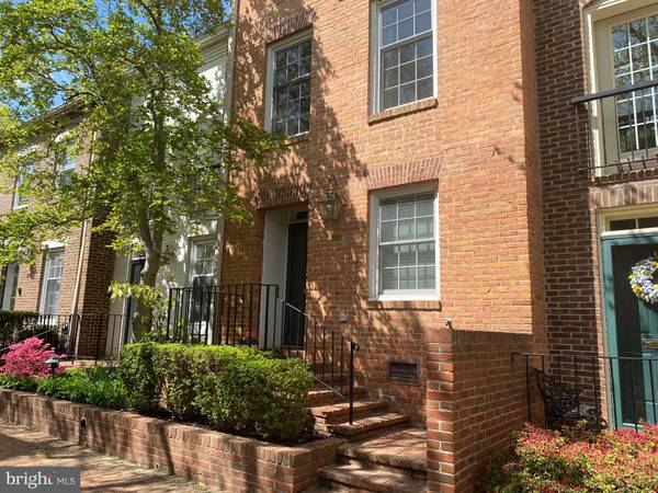 1138 N PITT ST, Alexandria, VA 22314