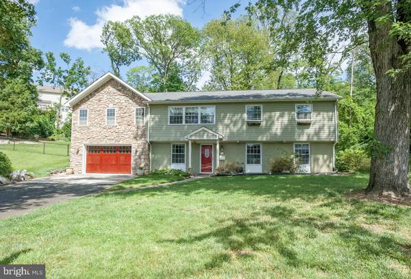 6433 CARRIAGE DR, Alexandria, VA 22310