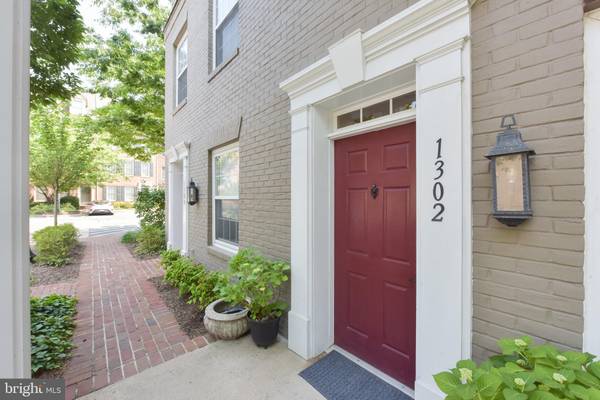 1302 ROUNDHOUSE LN, Alexandria, VA 22314