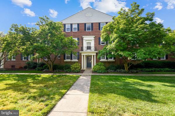 6702 WAKEFIELD #C2, Alexandria, VA 22307