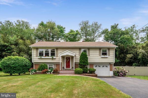 200 HENDRICKSON DR, Princeton Junction, NJ 08550