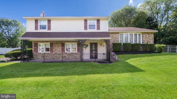 54 CRESCENT DR, Southampton, PA 18966