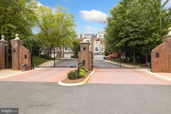 7702 SPOLETO LN #60, Mclean, VA 22102